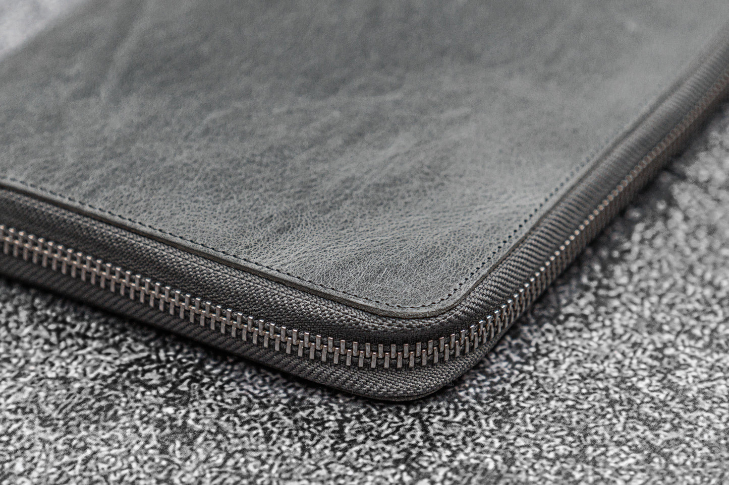 Leather Zippered Hobonichi Cousin A5 Planner Folio - Crazy Horse Smoky