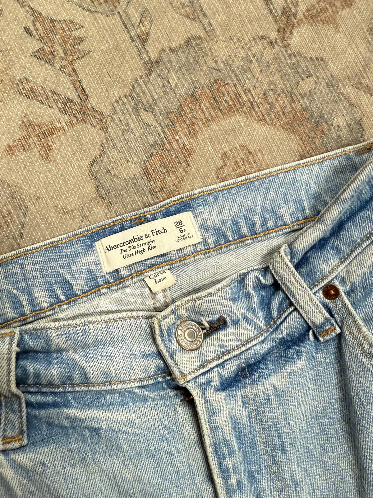 Abercrombie ‘90s Straight Ultra HR Jeans (28x30)