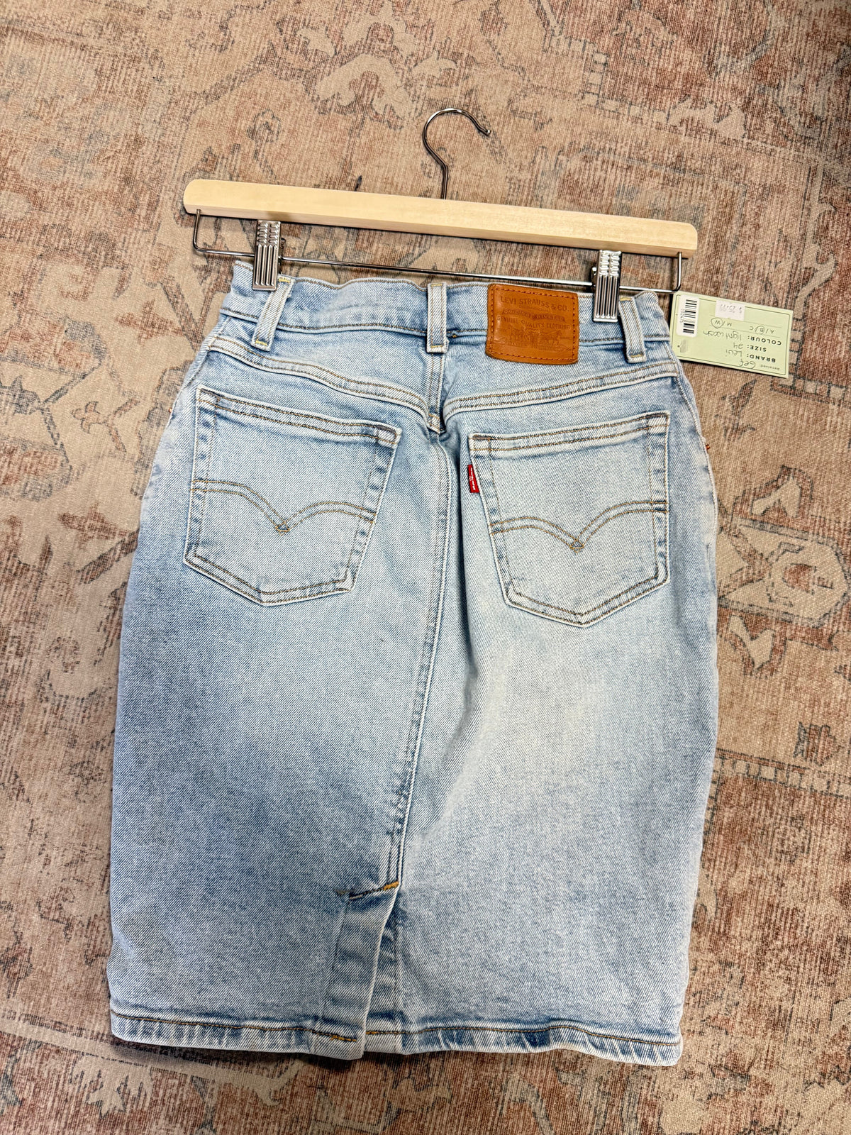 Levi’s Slit Pencil HR Skirt (24) oo*