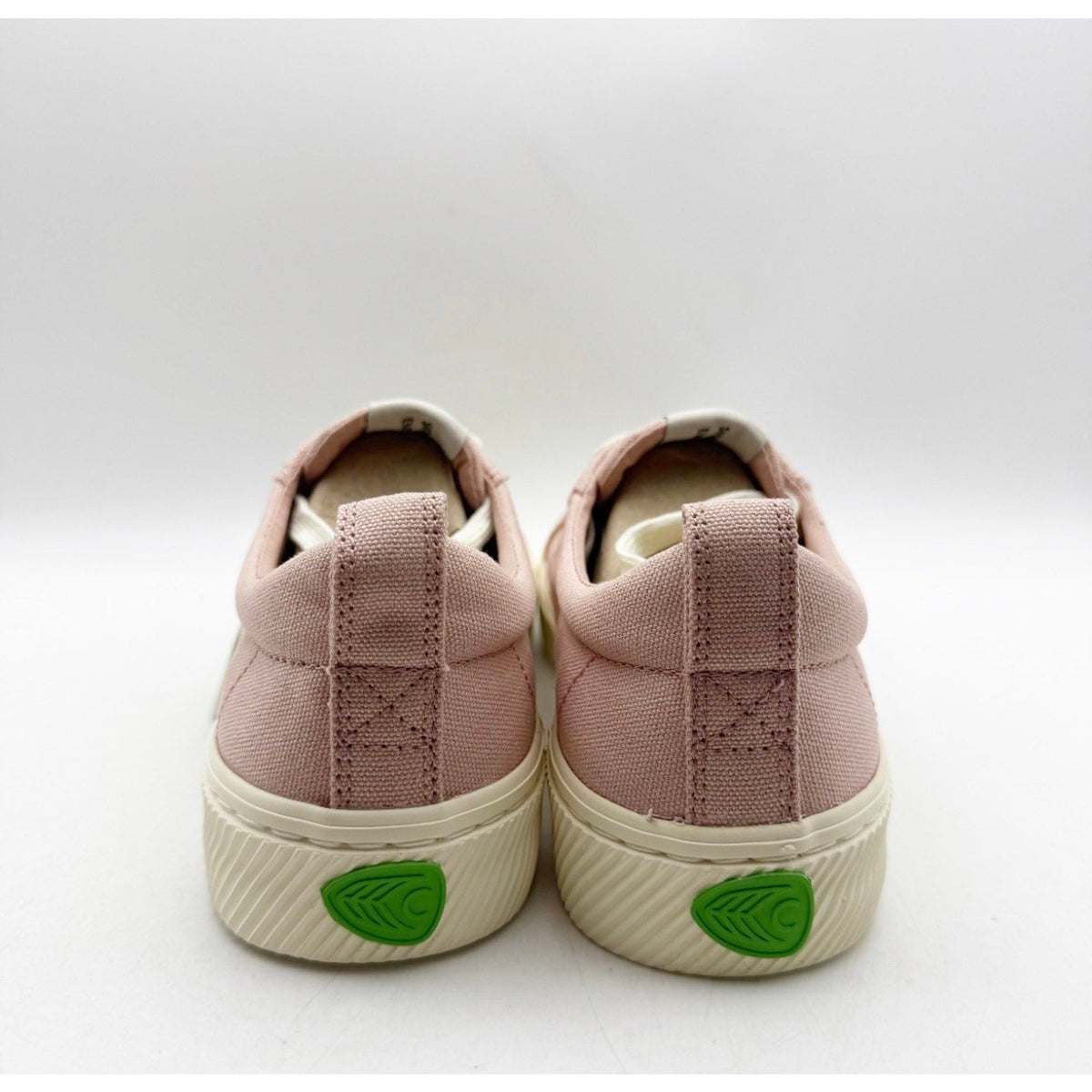 Cariuma OCA Low Casual Sneakers Mens 8 Womens 9.5 Rose Pink White Canvas NIB