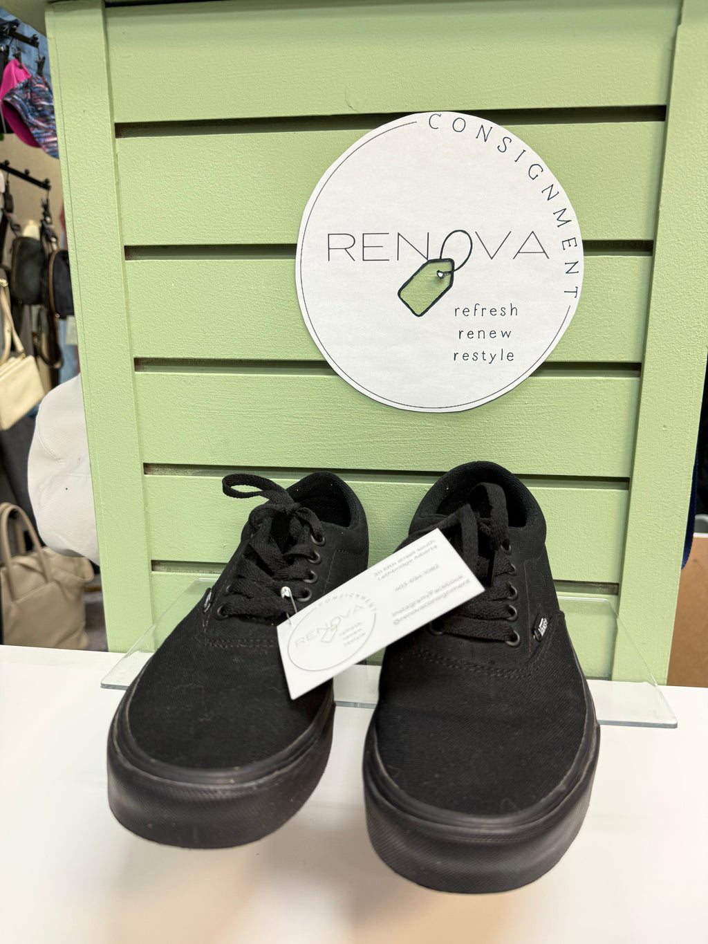 Vans Authentics (Mens 7.5/Womens 9)