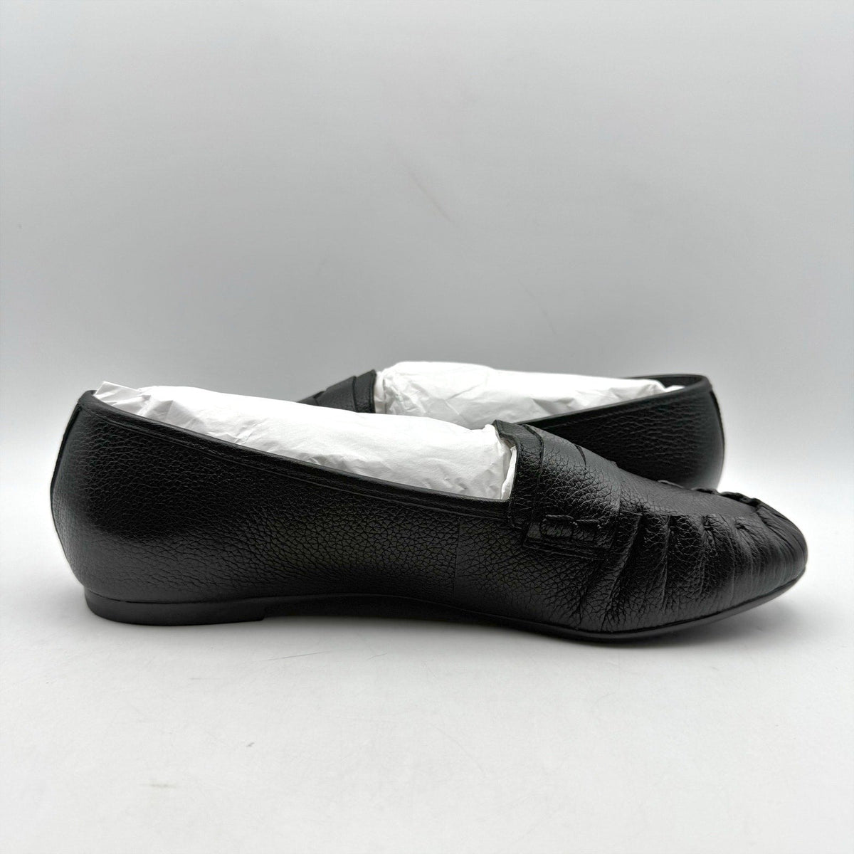 Bernardo Womens Sage Flats US 8.5 M Black Leather Slip On NIB