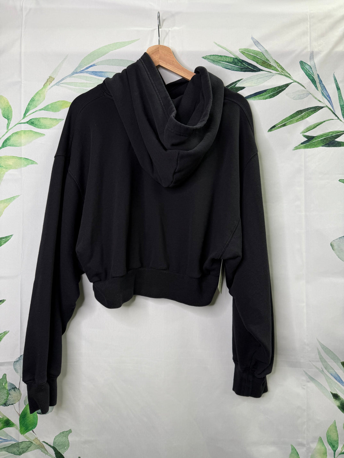 Aritzia TNA Shrunken Hoodie (XL)