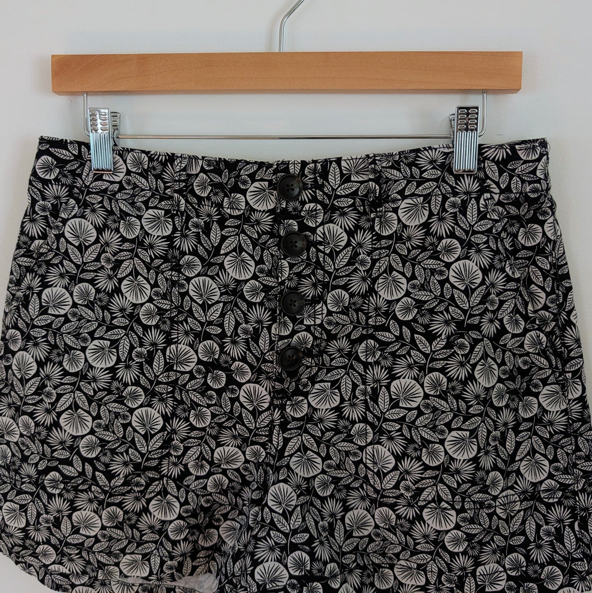 Ann Taylor LOFT Leaf Button Up Short - 6