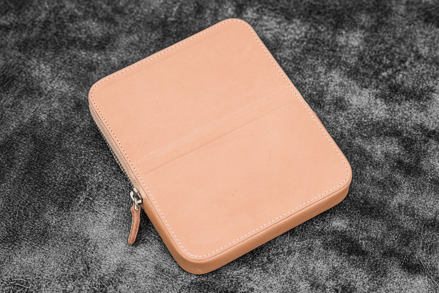 Leather Zippered Magnum Opus 6 Slots Hard Pen Case with Removable Pen Tray - Undyed Leather