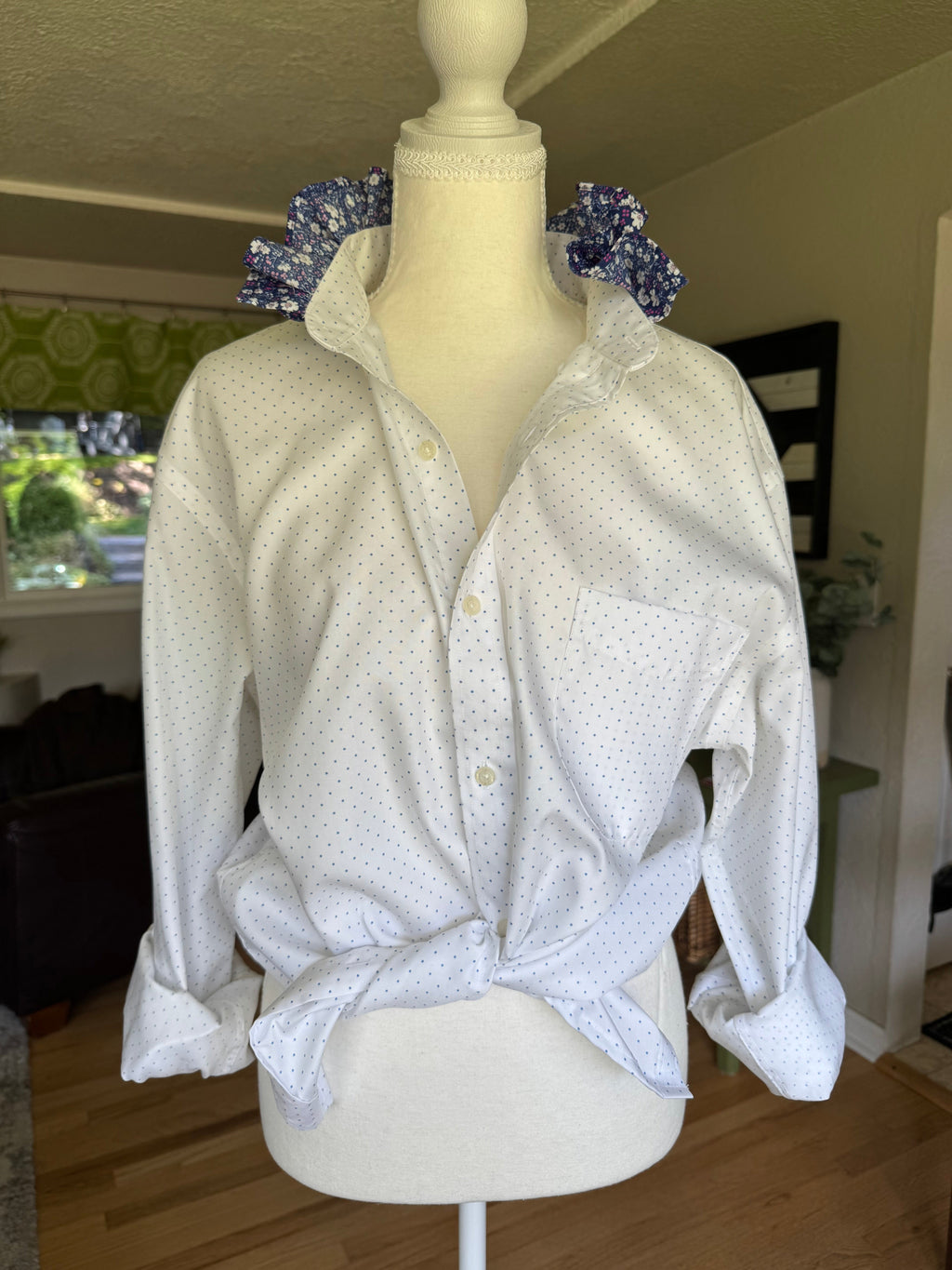 Lands End White with light blue polka dots and floral collar Long Sleeve - Large/XL