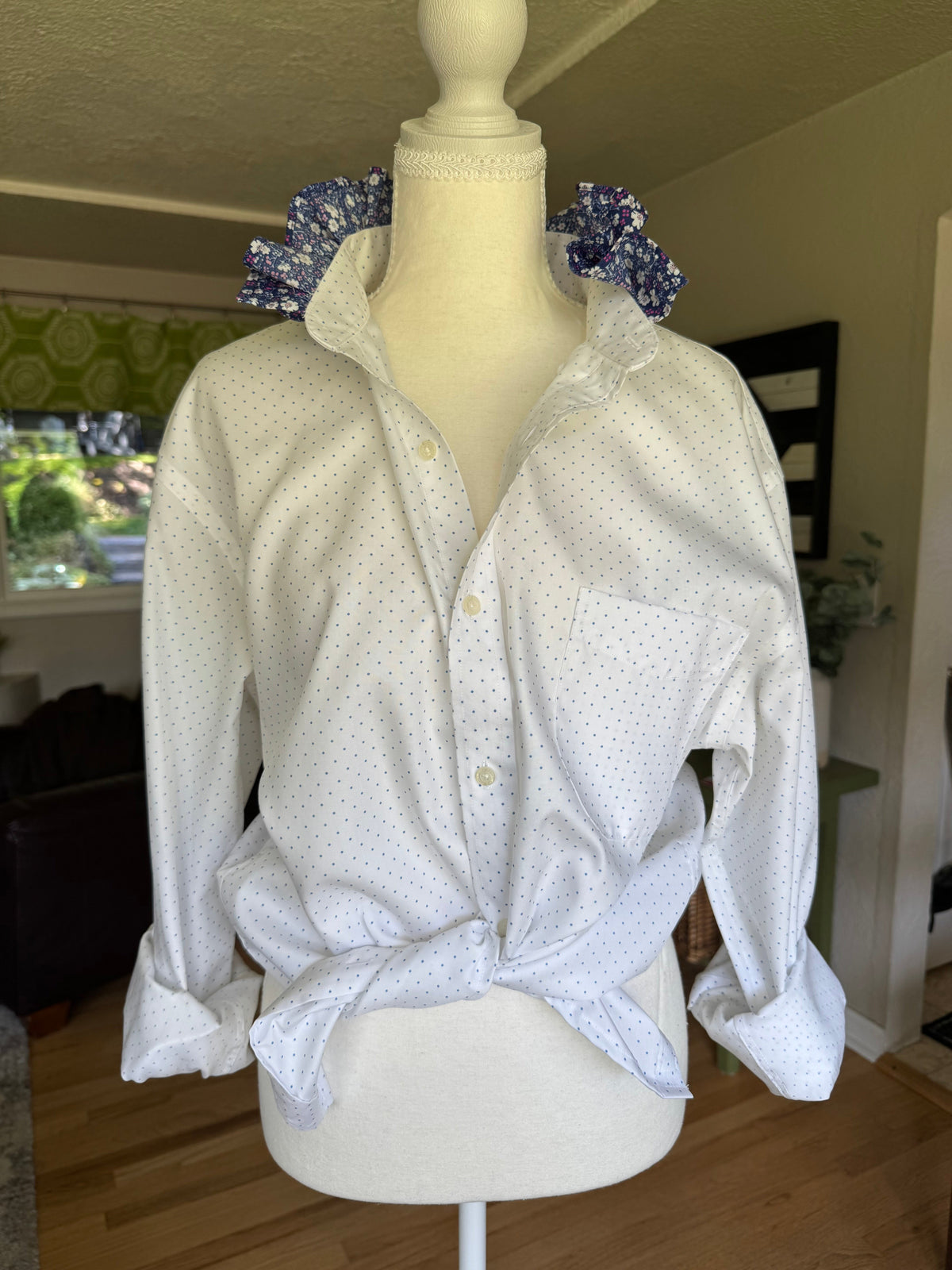Lands End White with light blue polka dots and floral collar Long Sleeve - Large/XL