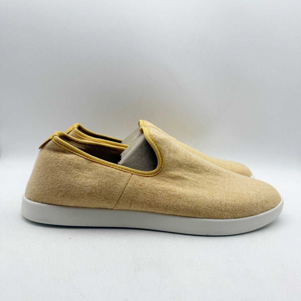AllBirds Mens Wool Lounger Casual Sneakers Size 10 EU 42.5 Yellow Slip On NWOB
