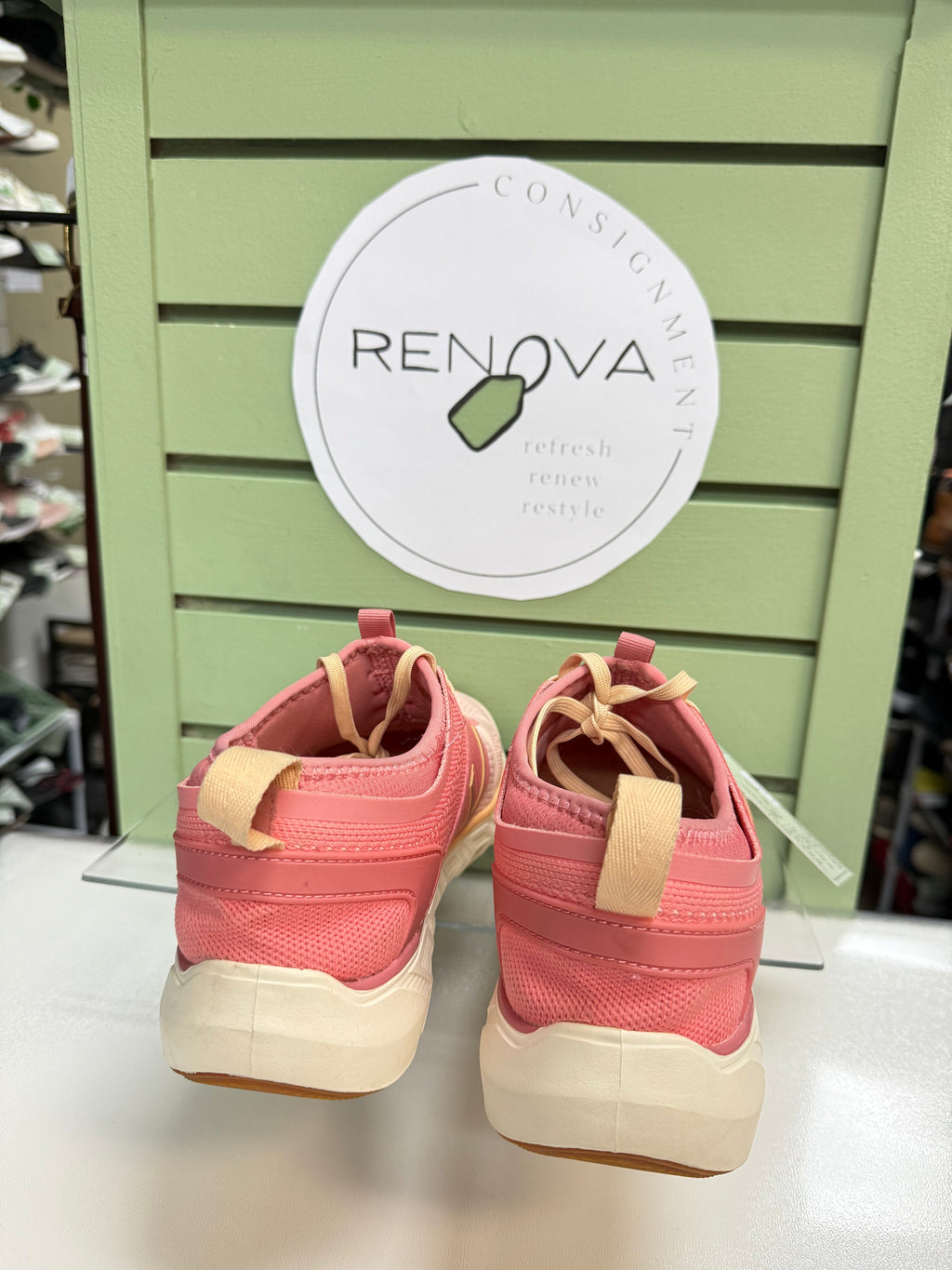 Vionic Captivate Runners (Womens 8)