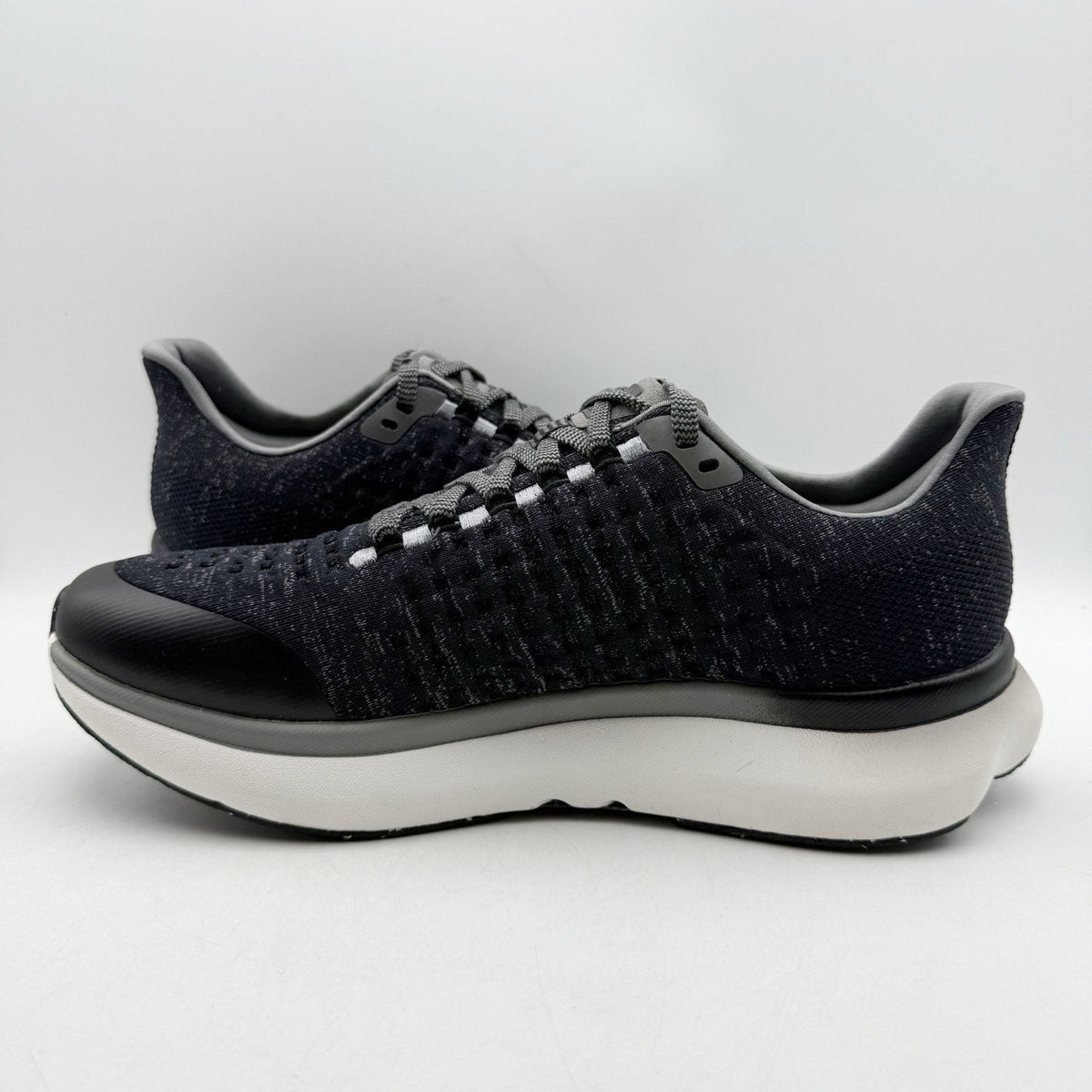 Rabbit Mens Dream Chaser Running Shoes Size 11 Black White Athletic Sneakers NIB