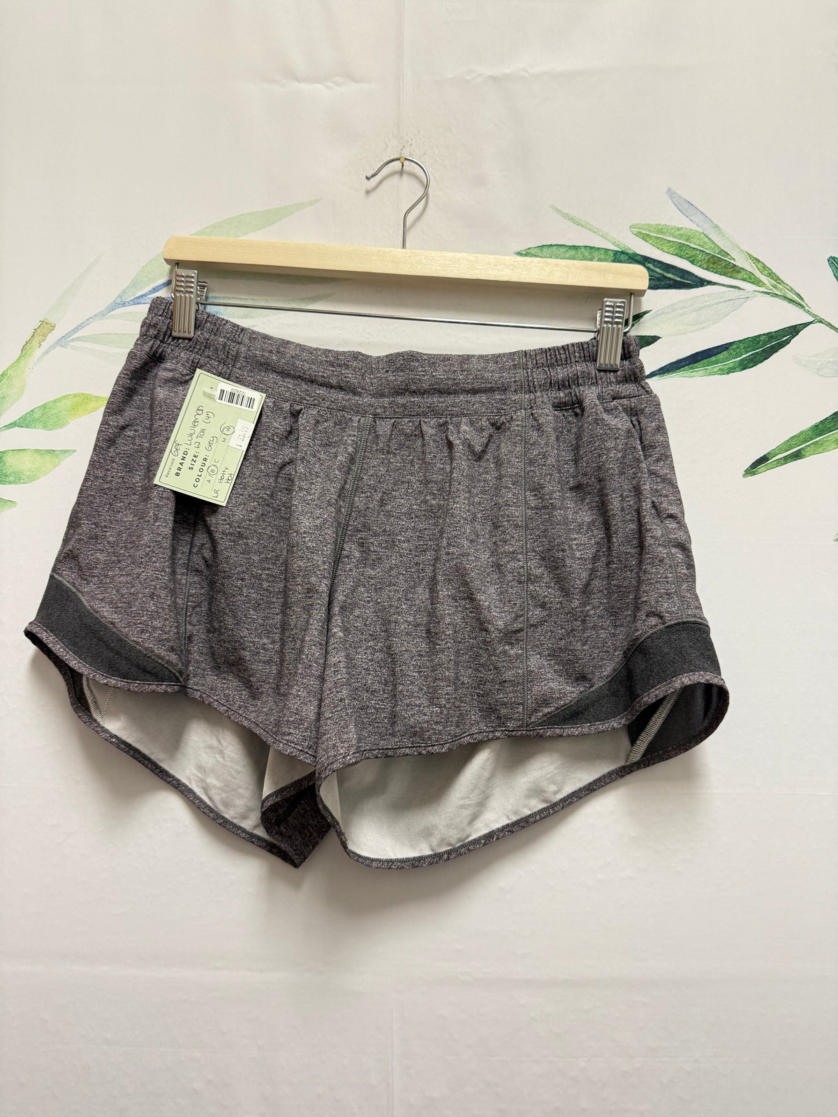 Lululemon Hotty Hot LR Short 4” (12)