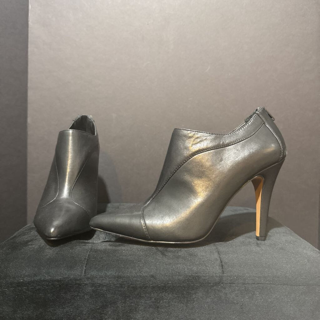 Saks FIfth Ave Leather Point Toe BOOTIES 8