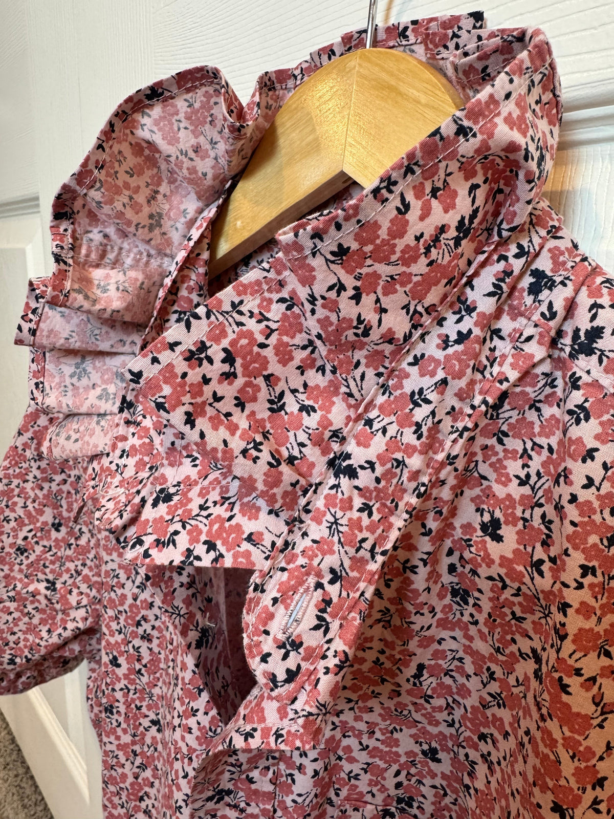 Millie - Gap Brand New Mens Ruffle Collar Shirt - Short Sleeve -Pink Floral -