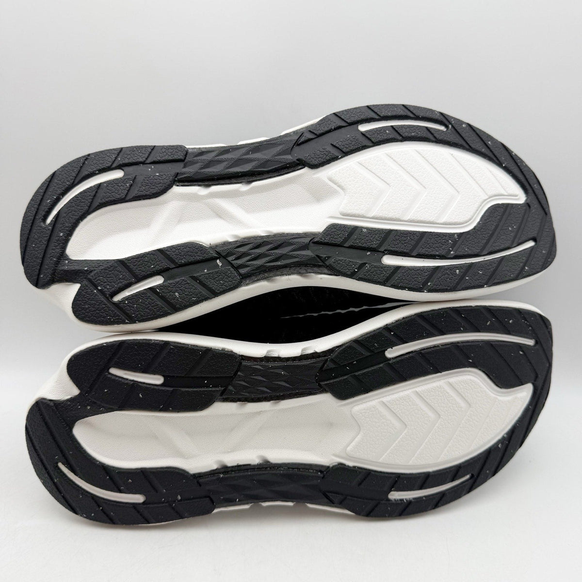 Rabbit Mens Dream Chaser Running Shoes Size 11 Black White Athletic Sneakers NIB