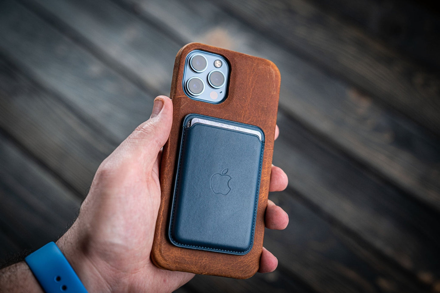 Leather iPhone 12 / iPhone 12 Pro (6.1") Hard Back Cover - Compatible with MagSafe