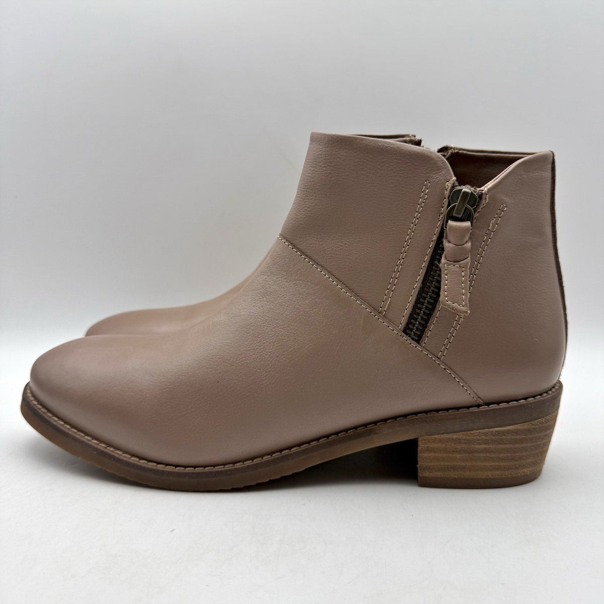 SoftWalk Womens Roselle Ankle Booties Size 8.5 NARROW Stone Tan Leather NWOB