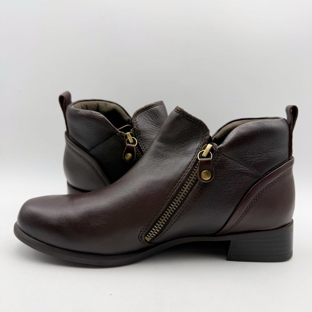 Munro Womens Neko Ankle Booties Size 7 WIDE Black Brown Leather NWOB
