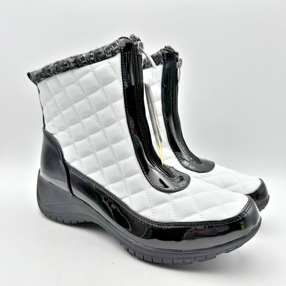 Khombu Womens Megan Snow Boots US 9 White Black Waterproof NIB