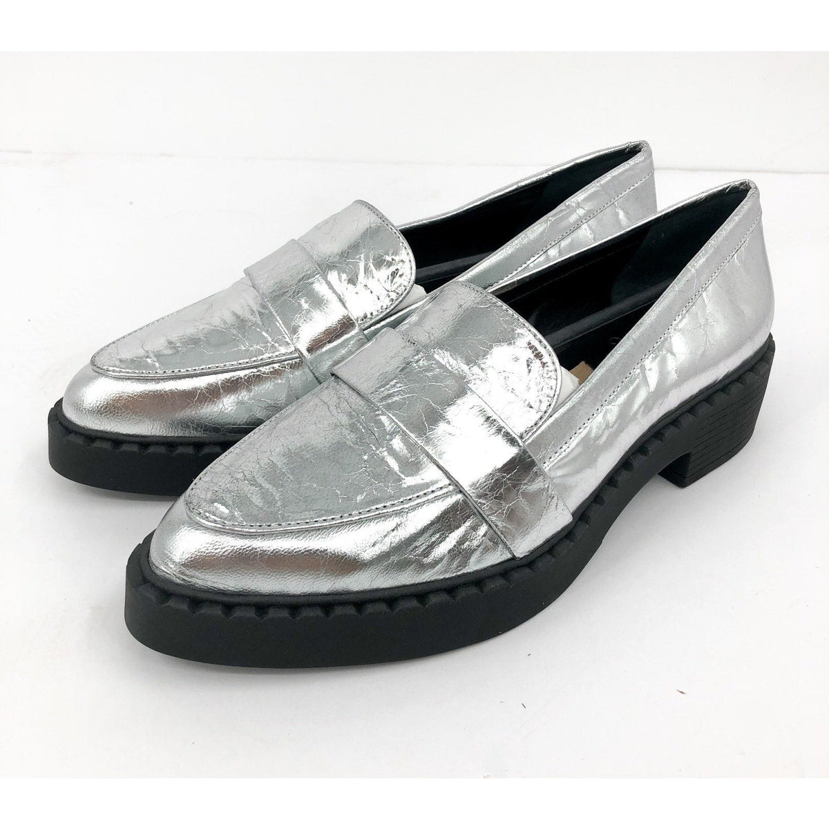 VINCE CAMUTO Womens Echika Loafer Size 8 M Silver Leather Chunky Block Heel NWOB