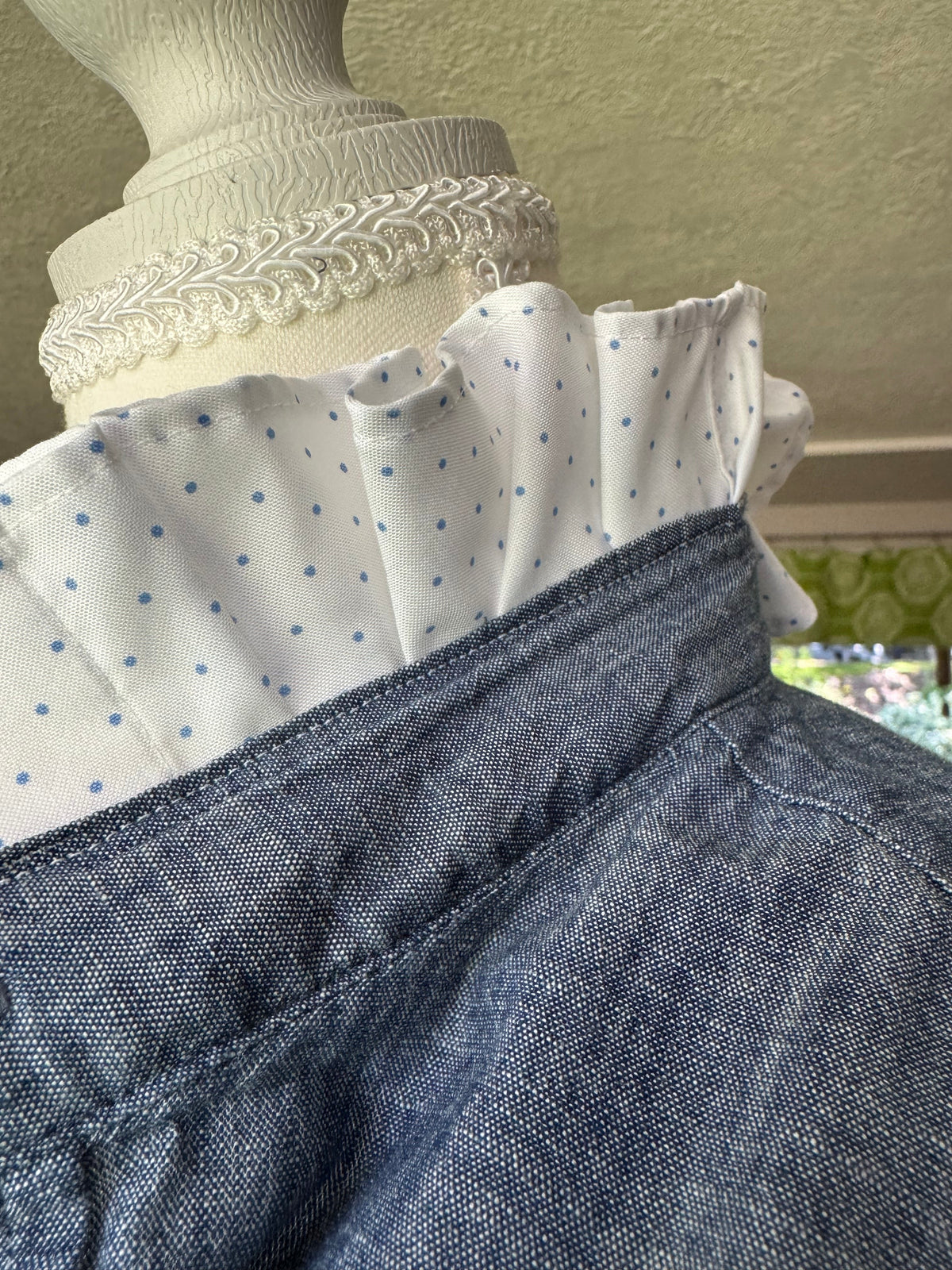 Banana Republic Denim Chambray with polka dot collar Long Sleeve - Medium