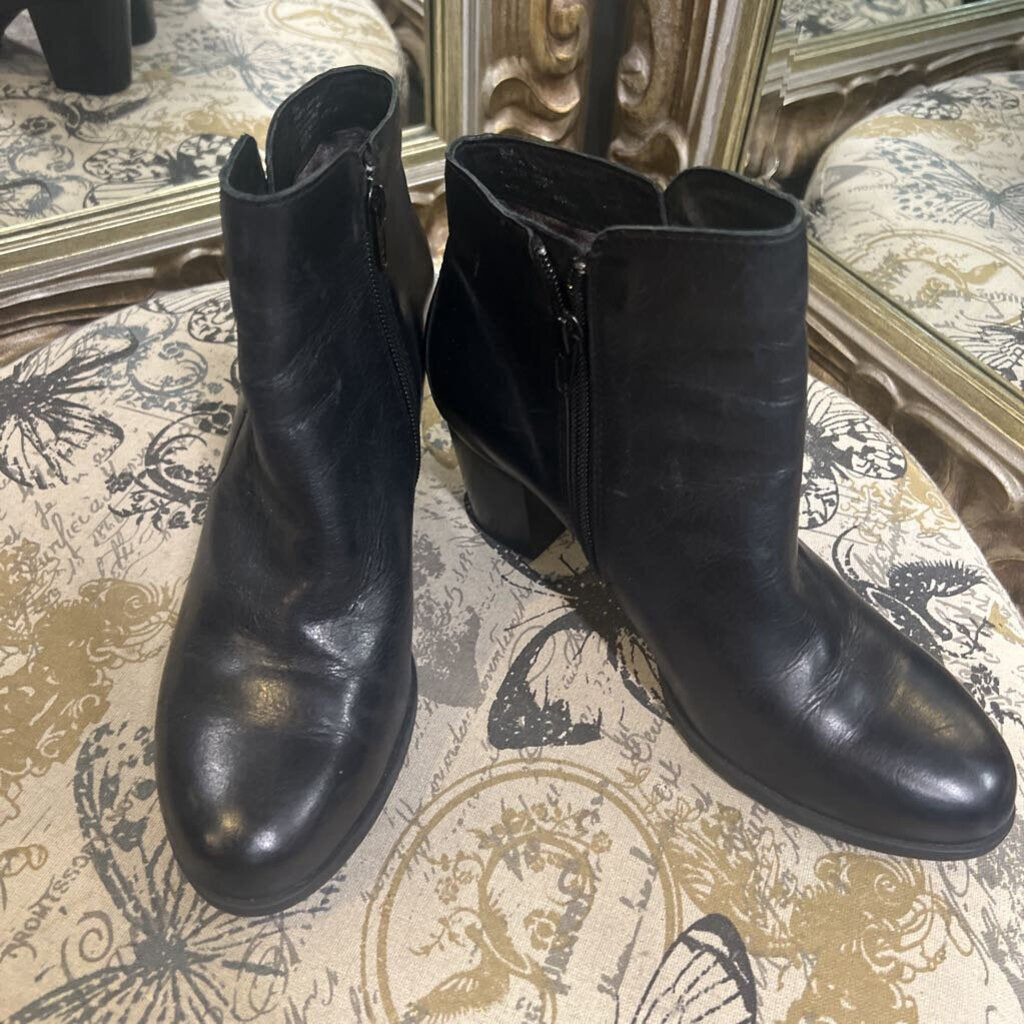Born Leather Ankle Booties w Heel BOOTIES 8.5