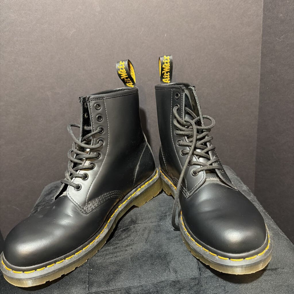 Doc Martens Leather Hightop/NEW BOOTS 9
