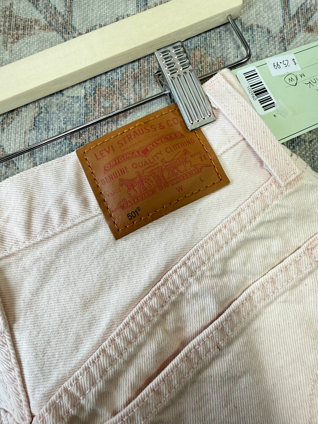 Levi’s 501 Shorts (24) oo*