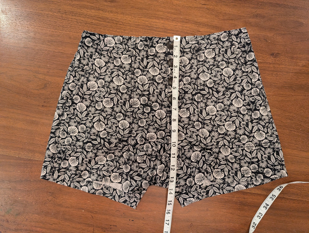 Ann Taylor LOFT Leaf Button Up Short - 6