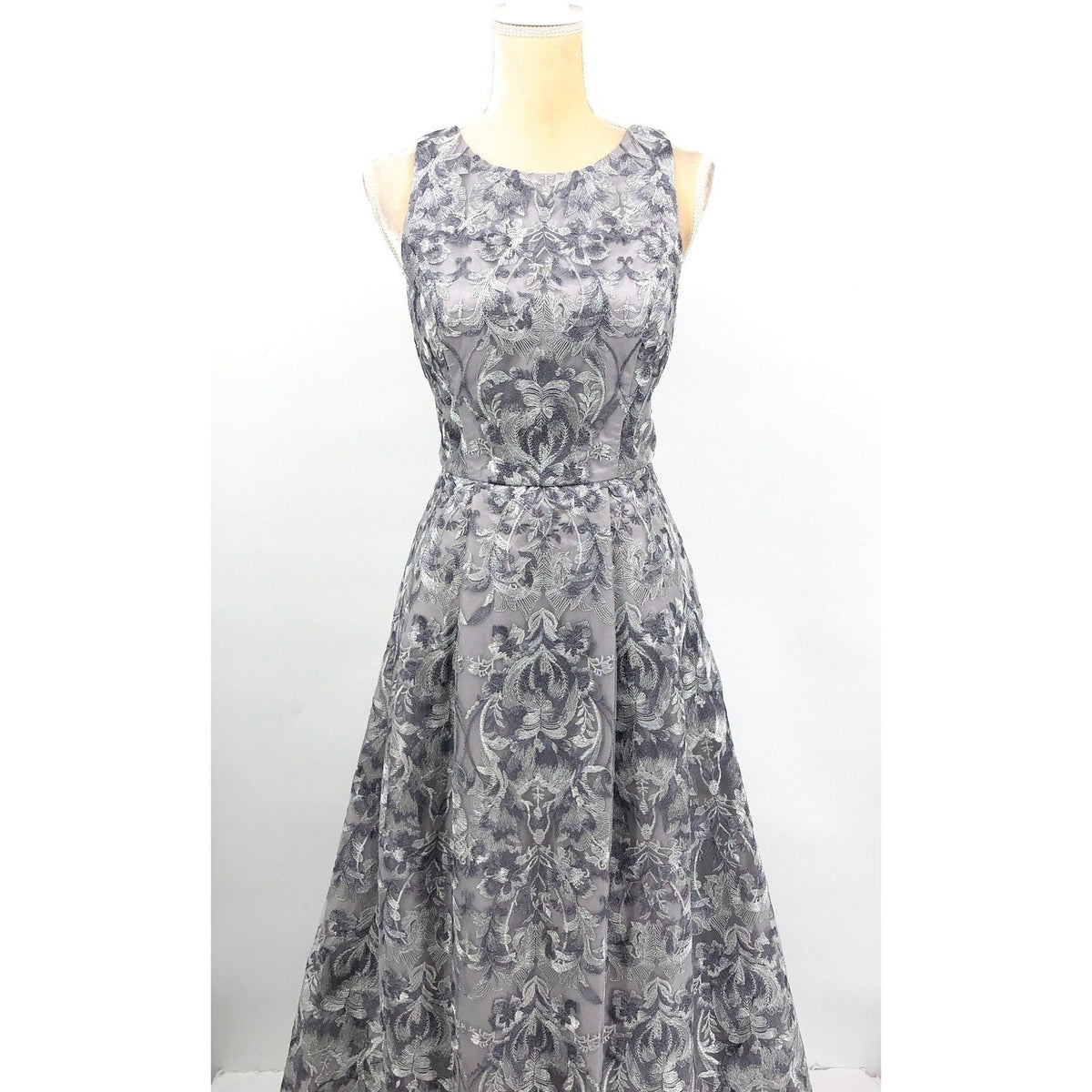 ALEX EVENINGS Embroidered Sleeveless Formal Gown Size 6 Pewter Silver NWOT