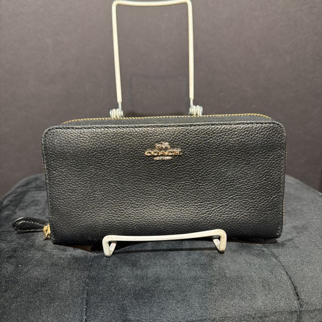 Coach Zip Around Pebbled WALLETS