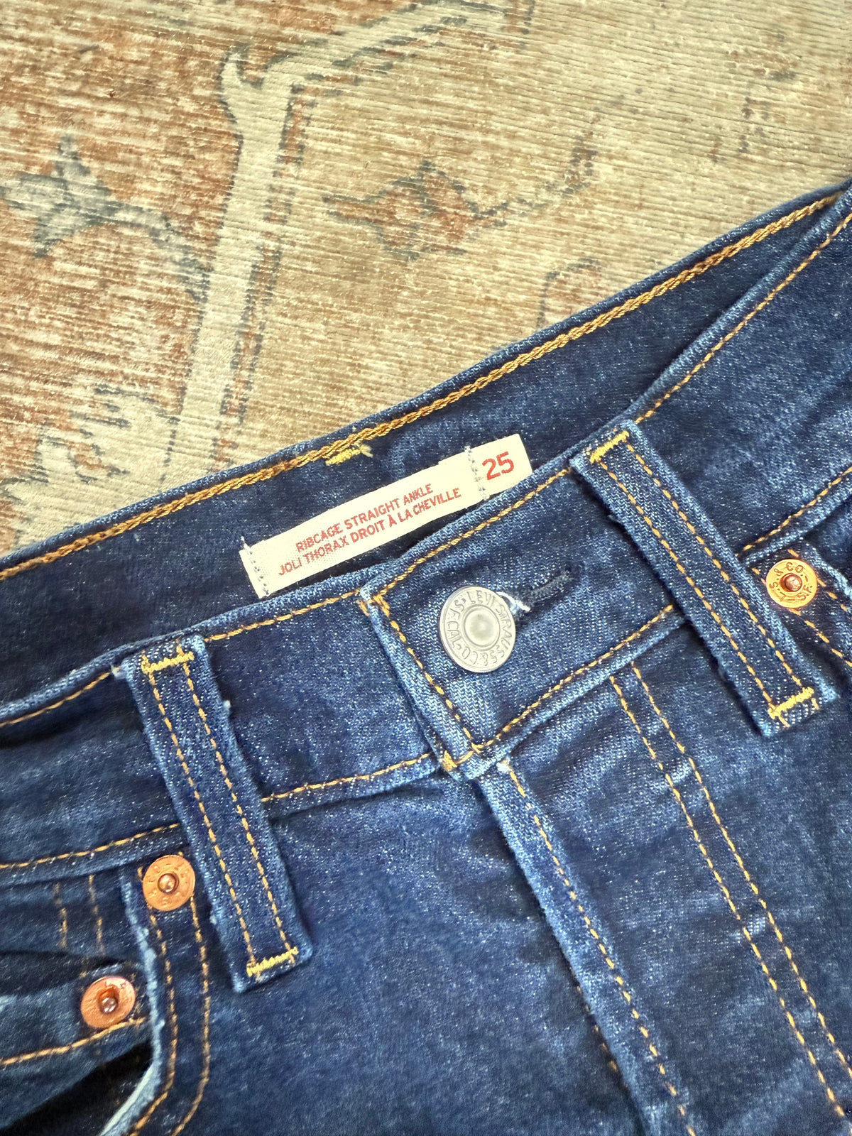 Levi’s Ribcage Ankle HR Jeans (25x27)