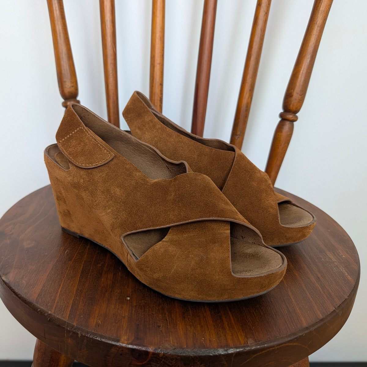 Johnston & Murphy Marcia Cross-Band Wedge Sandal - 7.5 M