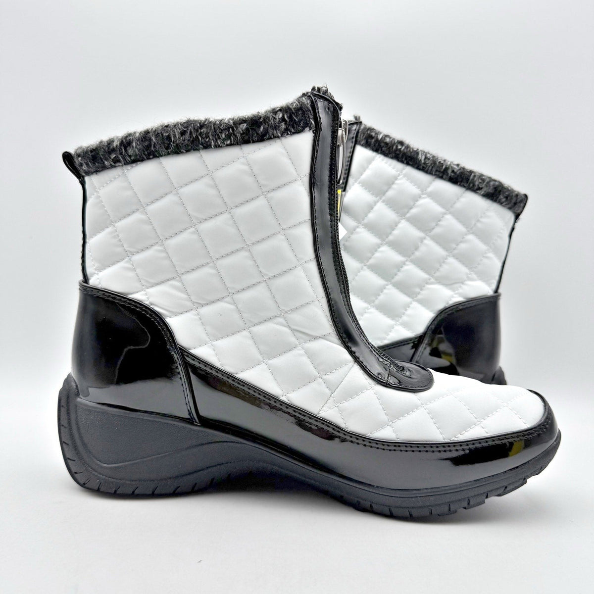 Khombu Womens Megan Snow Boots US 9 White Black Waterproof NIB