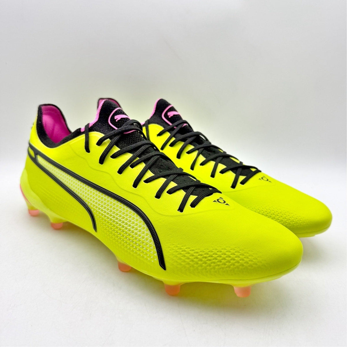 PUMA Mens King Ultimate Soccer Cleats Size 8 EU 40.5 Neon Yellow Athletic NWOB