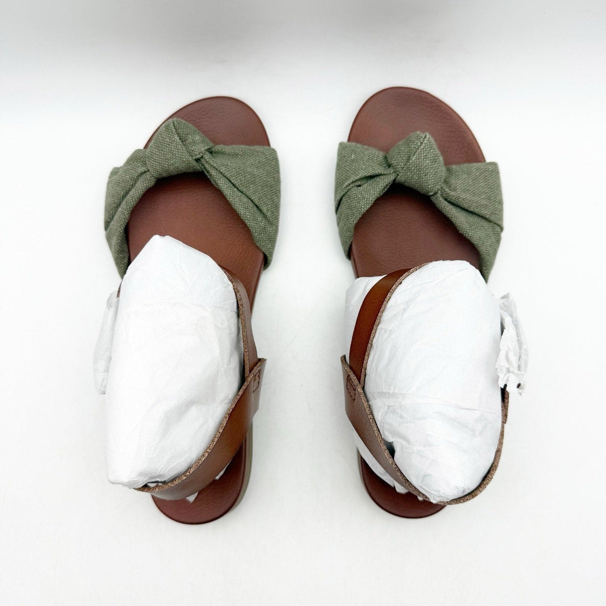 MIA Womens Addilynn Sandals Size 6 Wide Green Flats Knotted Fabric Front NWOB
