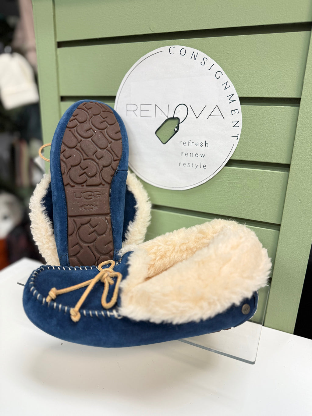 Ugg Alena Slippers (Womens 6)
