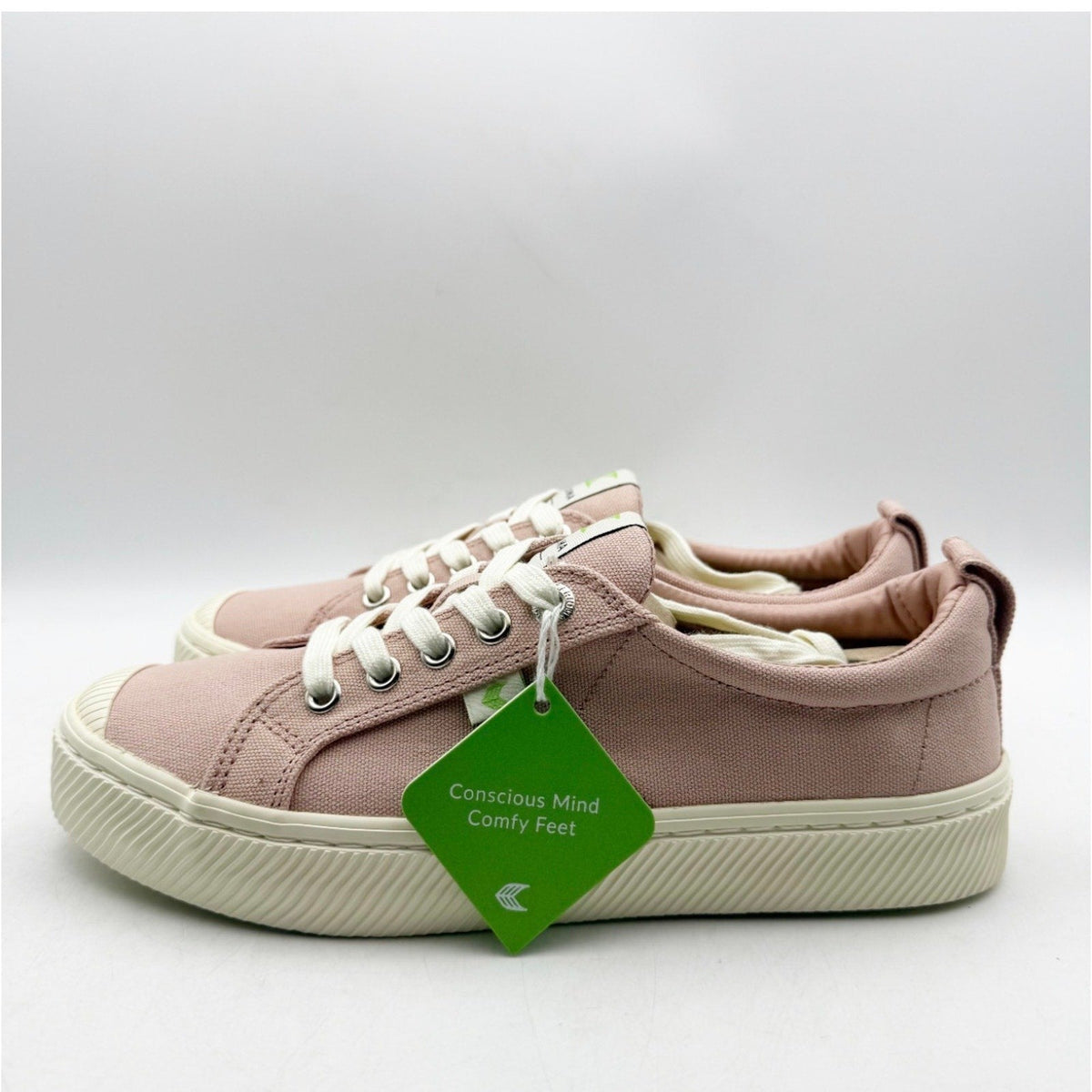 Cariuma OCA Low Casual Sneakers Mens 8 Womens 9.5 Rose Pink White Canvas NIB