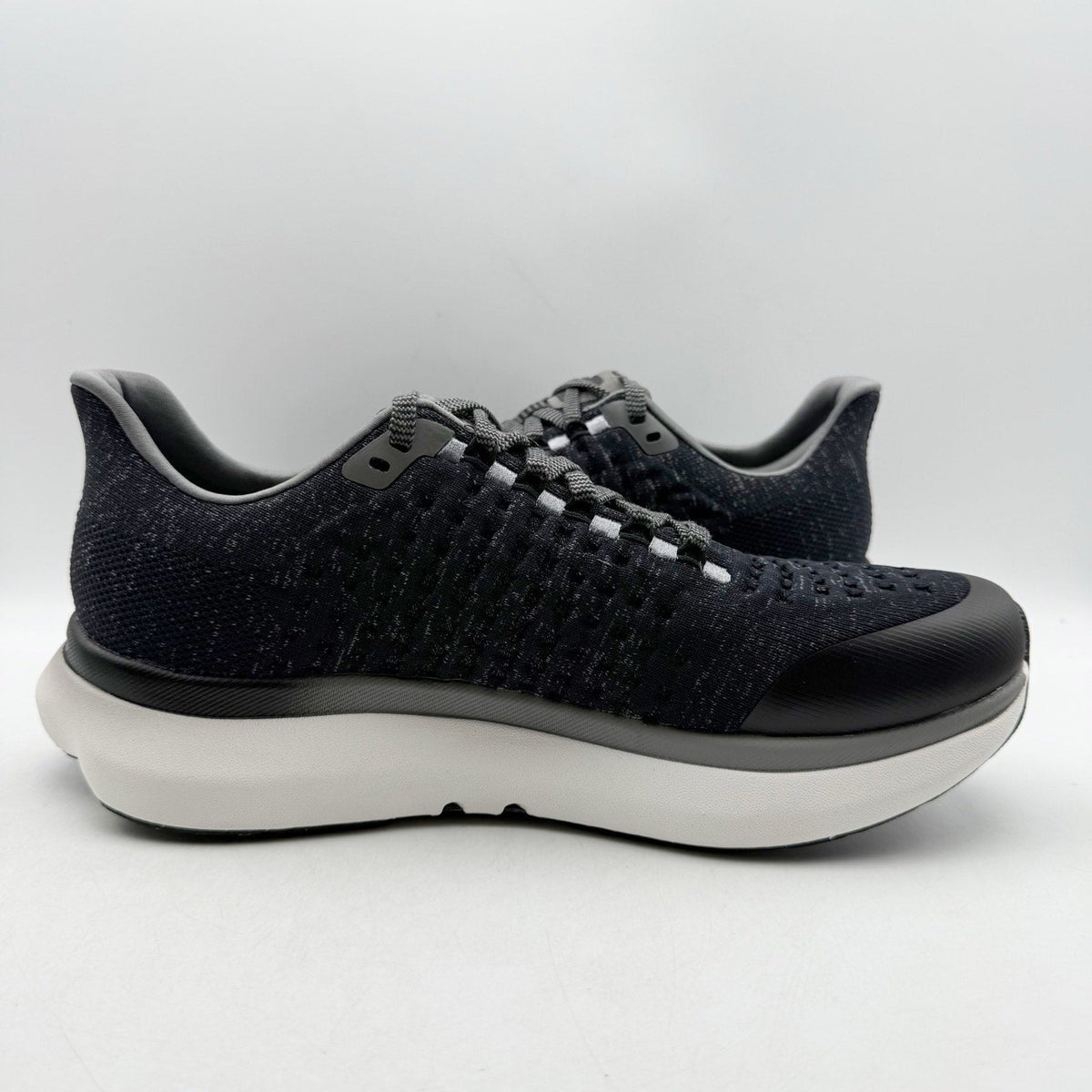 Rabbit Mens Dream Chaser Running Shoes Size 11 Black White Athletic Sneakers NIB