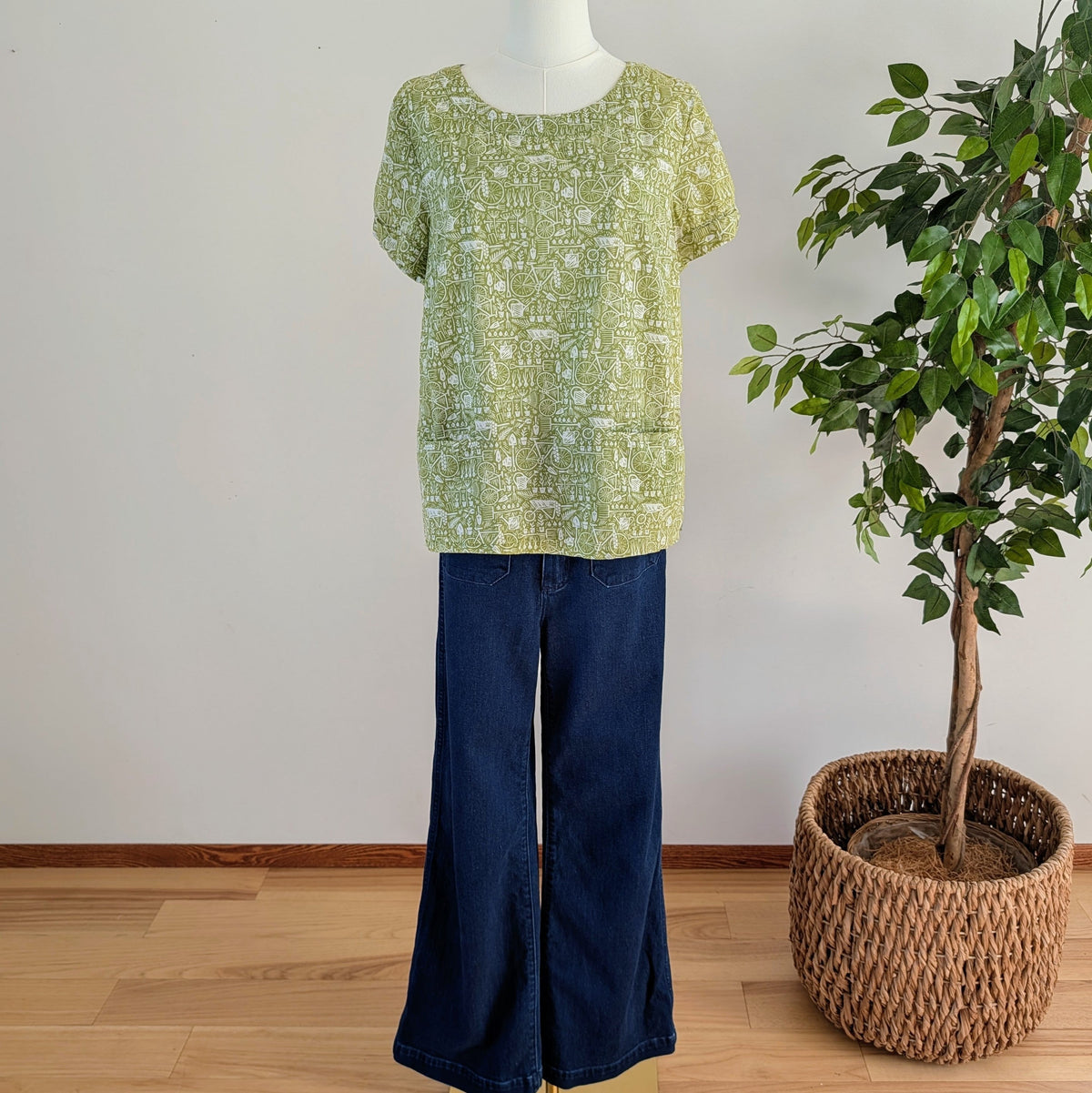 Novelty Printed Cotton Top Shirt - L
