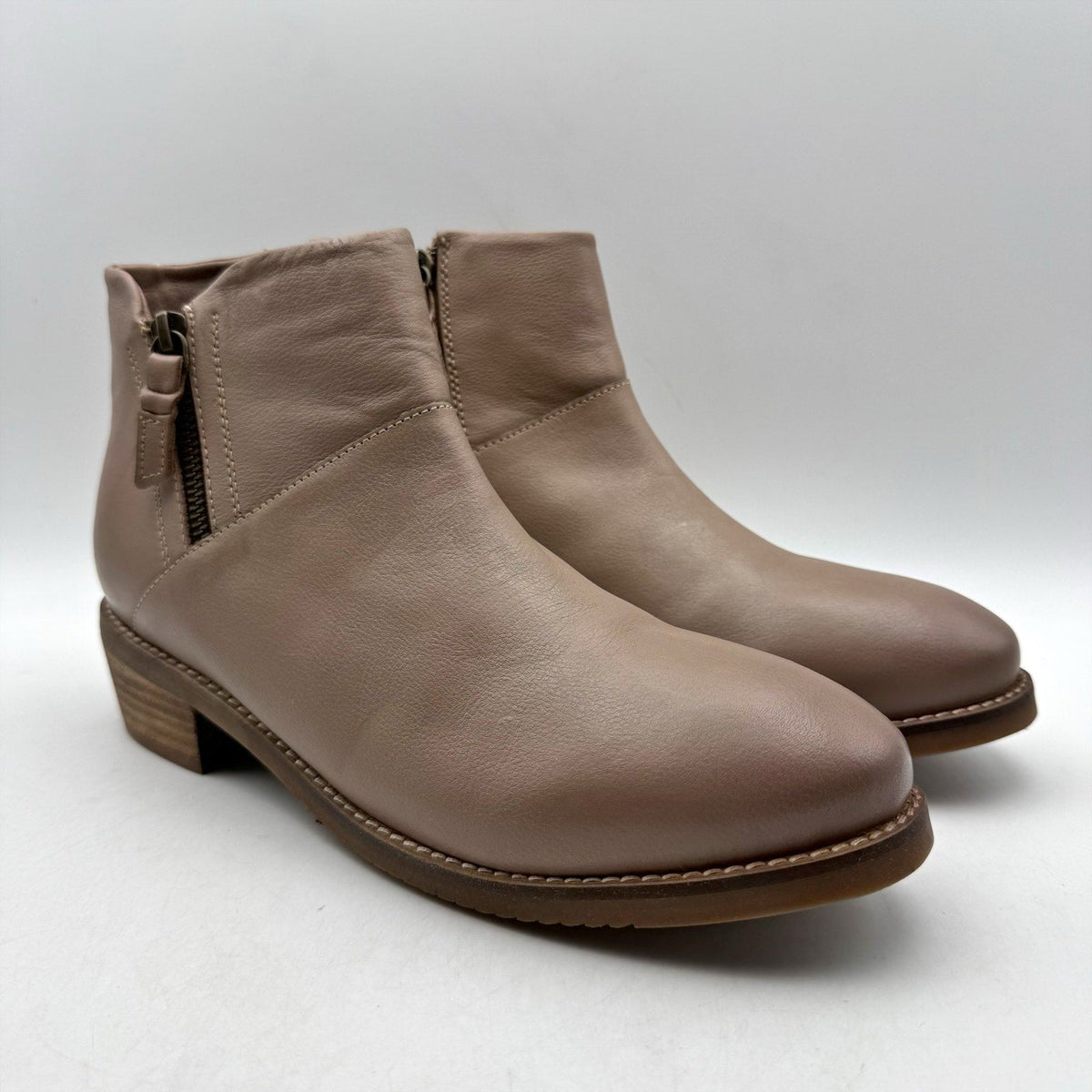 SoftWalk Womens Roselle Ankle Booties Size 8.5 NARROW Stone Tan Leather NWOB