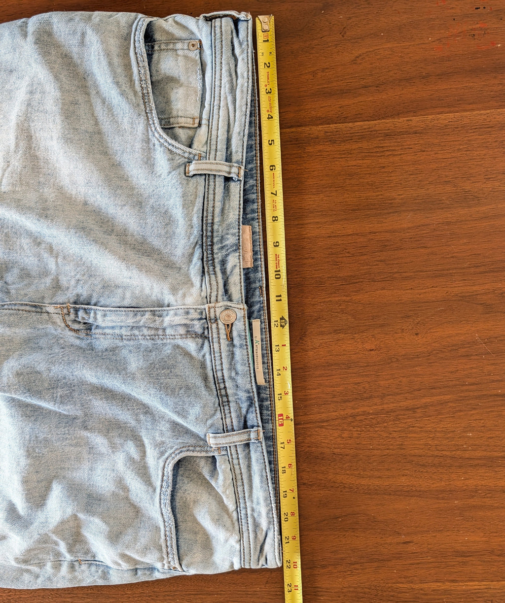 Anthropologie Pilcro Distressed Light Wash Jeans - 20W