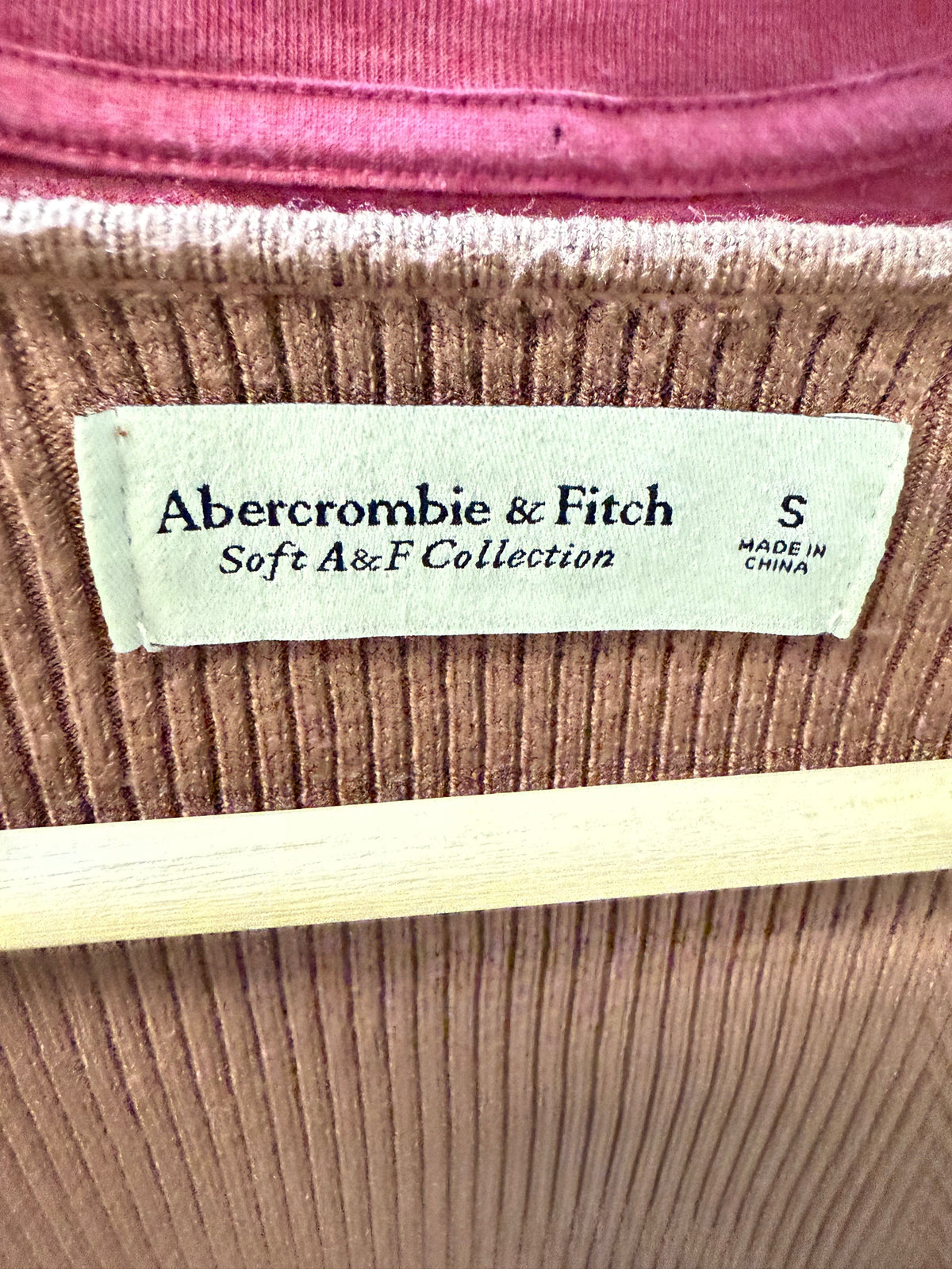 Abercrombie Luxesoft Knit V Neck Longsleeve (S)