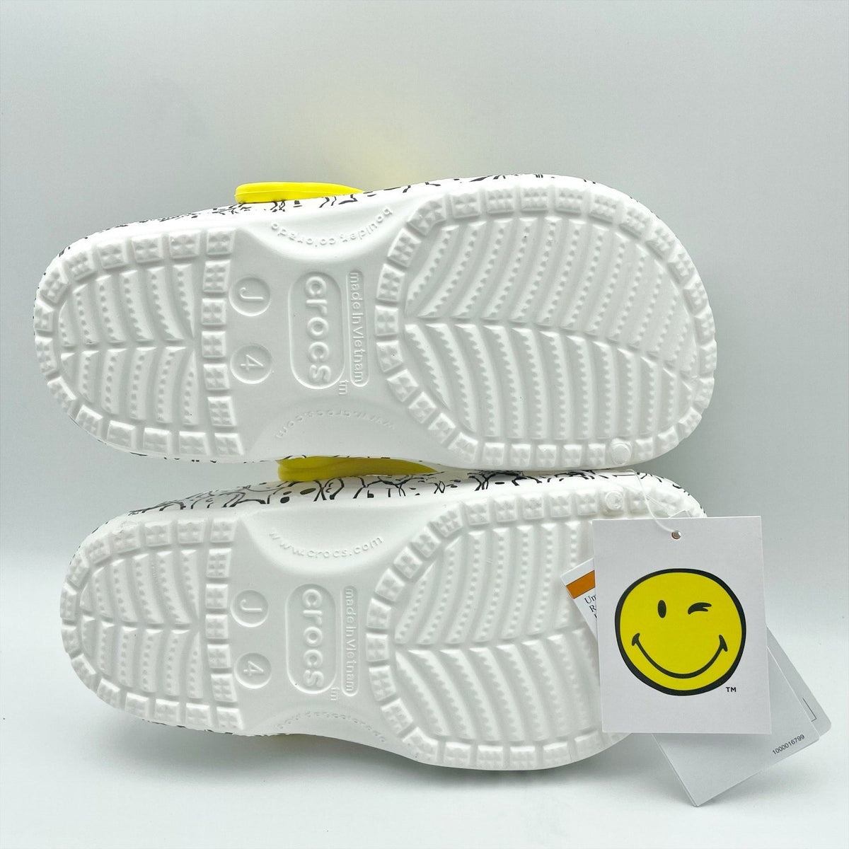 Crocs Smiley World Clogs Kids 4 Youth WOMENS 6 White Yellow NWT