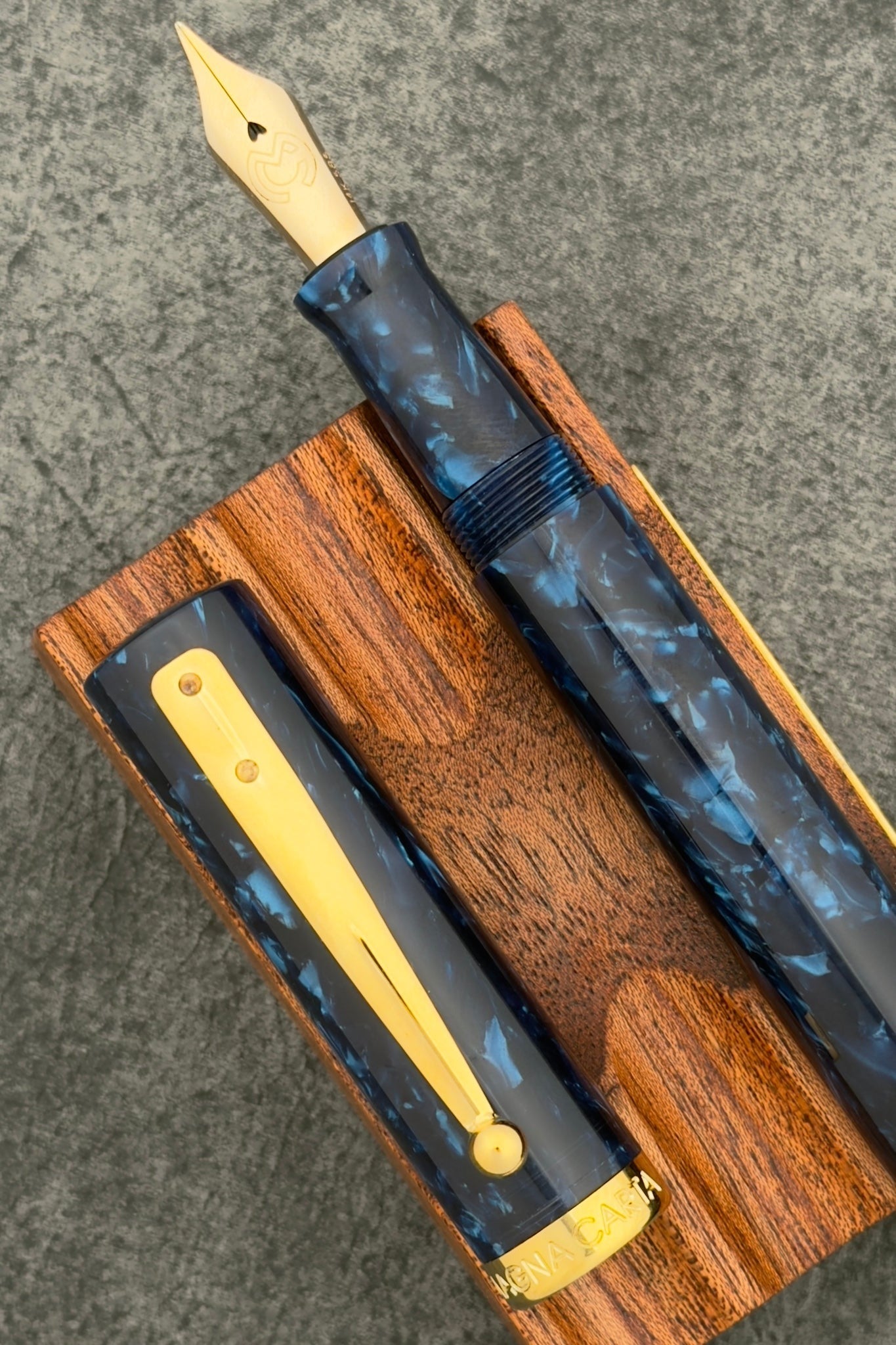 Magna Carta Mag 600 Fountain Pen True Flex Nib - Blue Celluloid Acetate