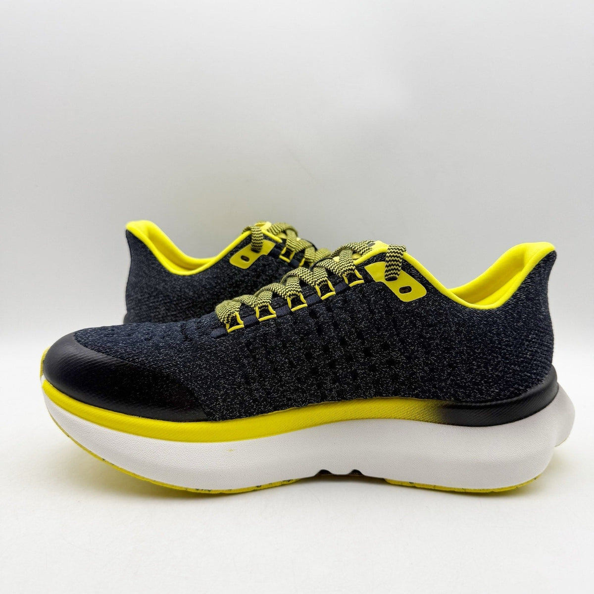 Rabbit Womens Dream Chaser Running Shoes Size 10 EU 42 Black Yellow Athletic NIB