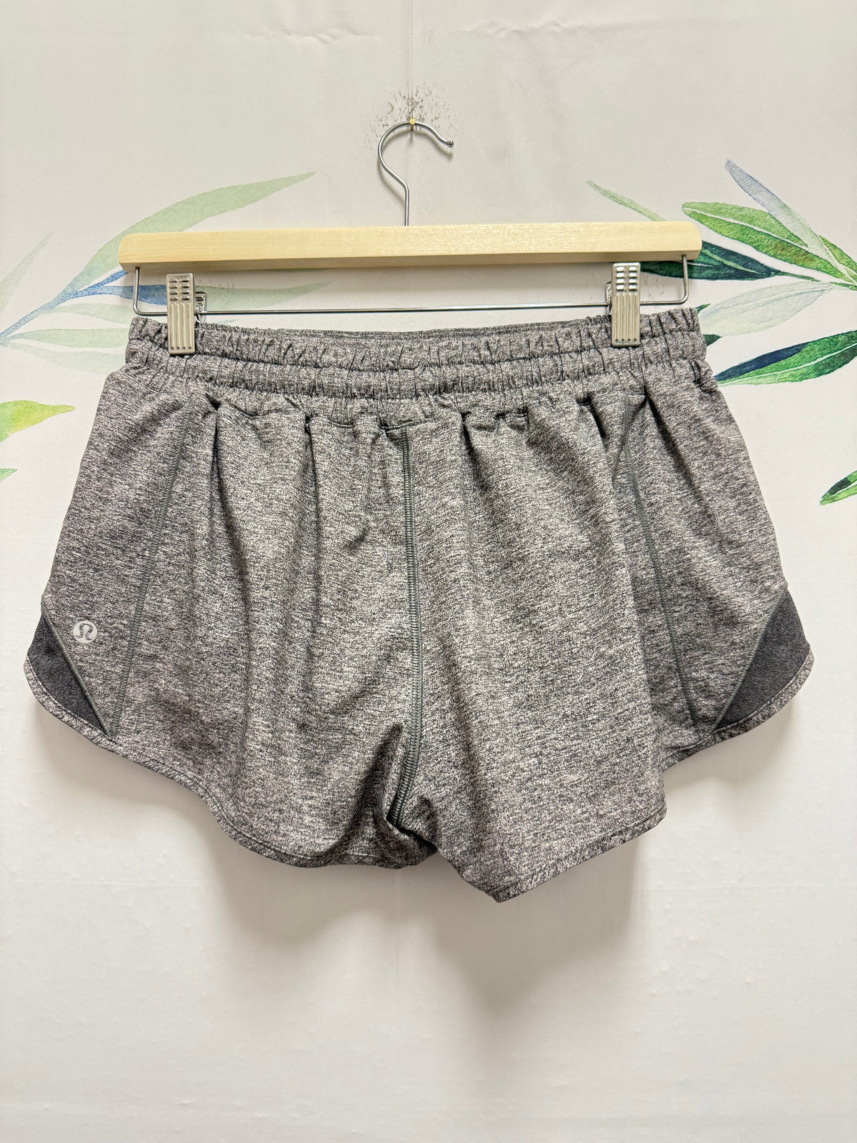 Lululemon Hotty Hot LR Short 2.5” (8)