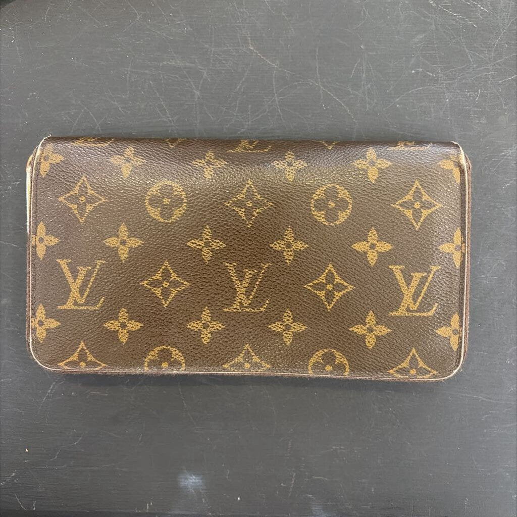 Louis Vuitton Monogrammed Zip Around ACCESSORIES XL