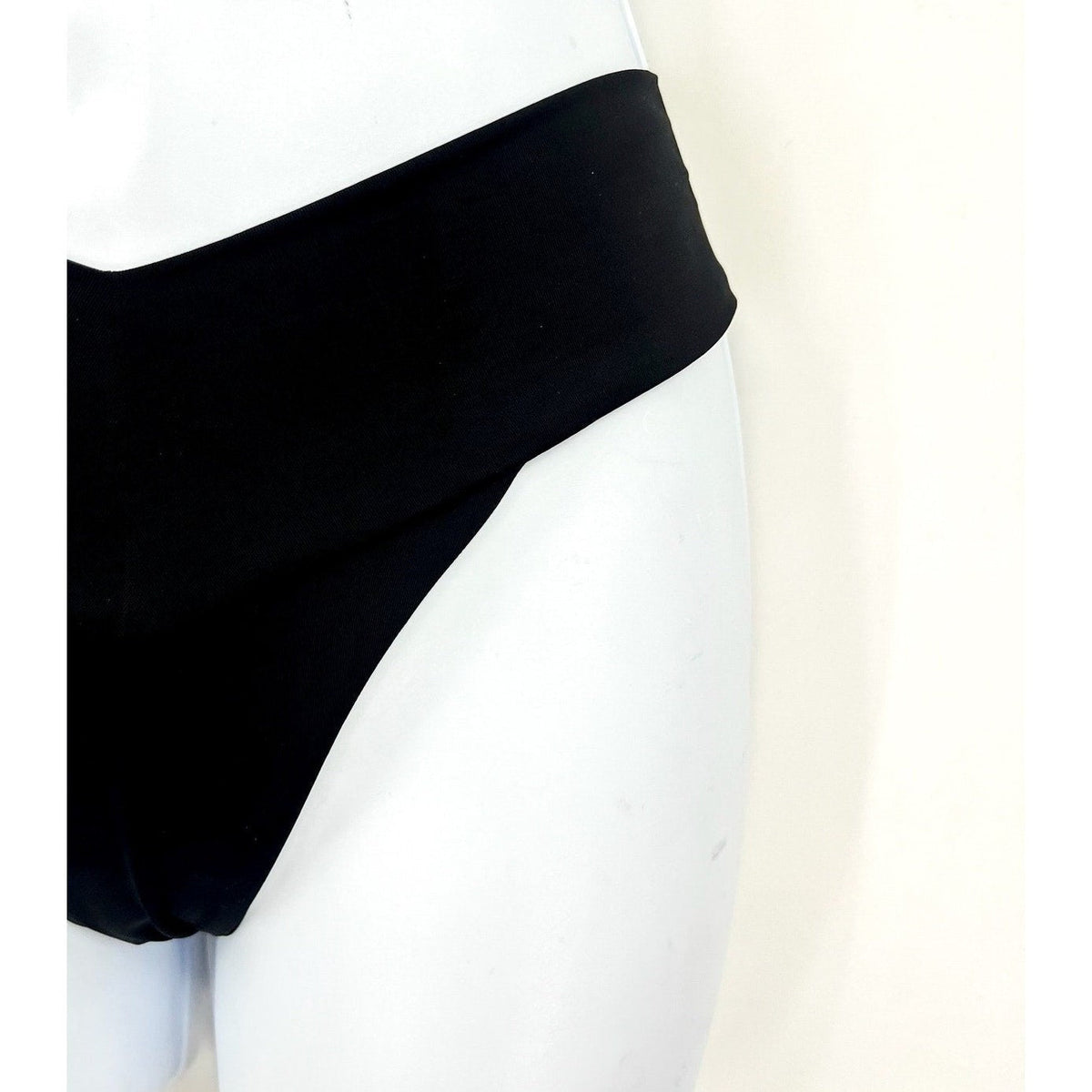 L*SPACE Women's Quinn Classic Bikini Bottom XS Black V Front NWT
