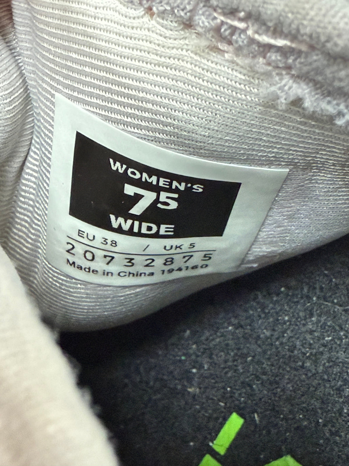 Kuru Atom Sneakers (Womens 7.5 Wide)
