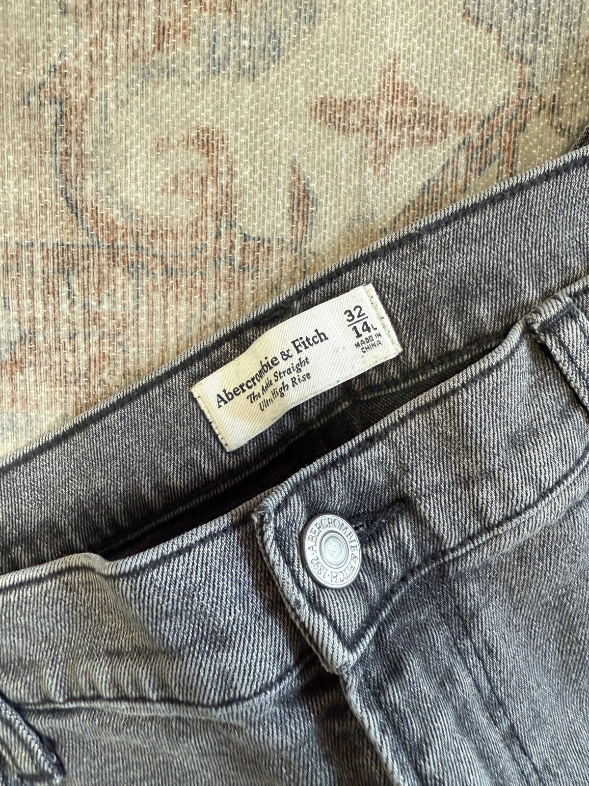 Abercrombie Ankle Straight Ultra HR Jeans (32x30)